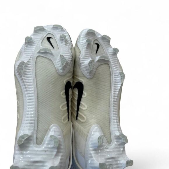 Athletic_Shoes